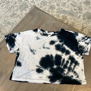 Black and white tie-dye crop top